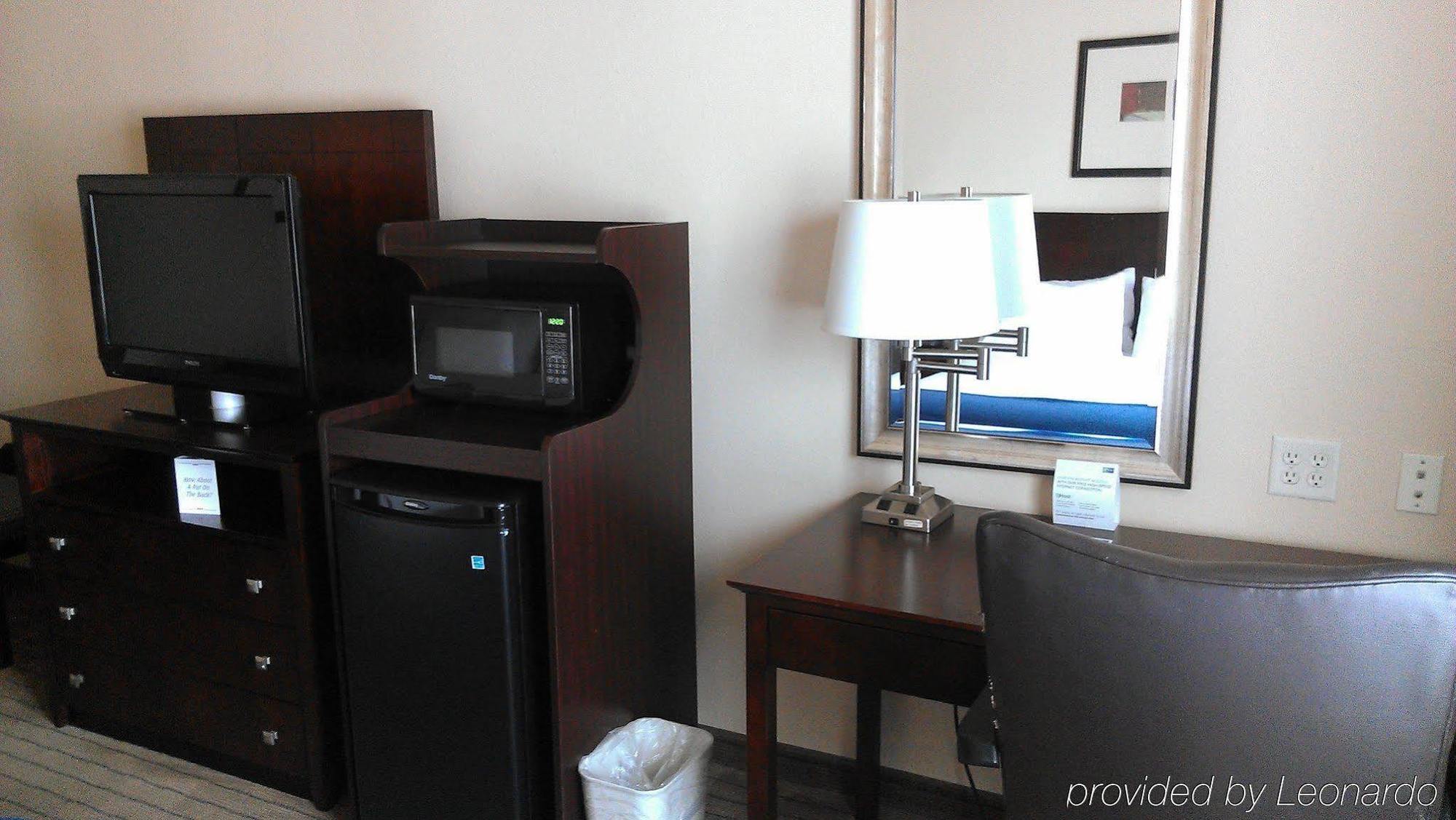 Holiday Inn Express Hotel & Suites Marshall By Ihg Zewnętrze zdjęcie